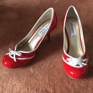 NIB Steve Madden sporty red patent heels!